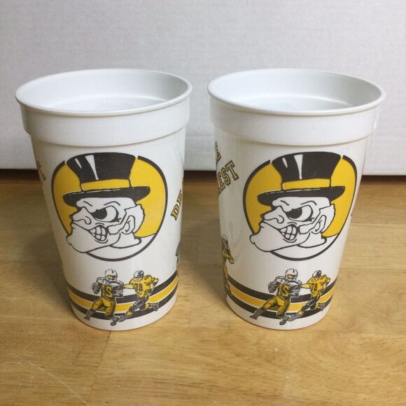 2 Vintage WAKE FOREST DEACONS FOOTBALL PLASTIC CUPS‎ NCAA - Picture 1 of 7